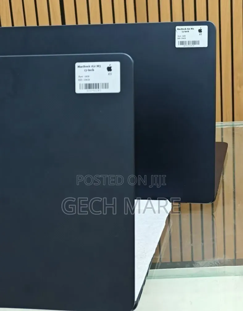 New Laptop Apple MacBook Air 2025 M4 16GB Intel SSD 256GB