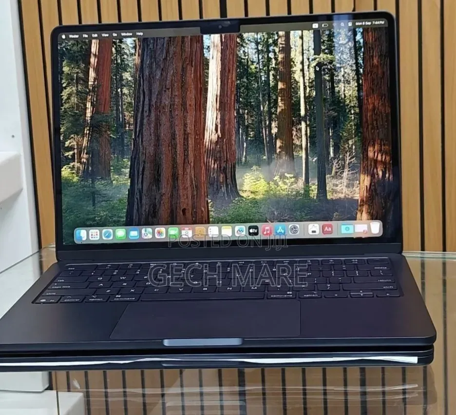 New Laptop Apple MacBook Air 2025 M4 16GB Intel SSD 256GB