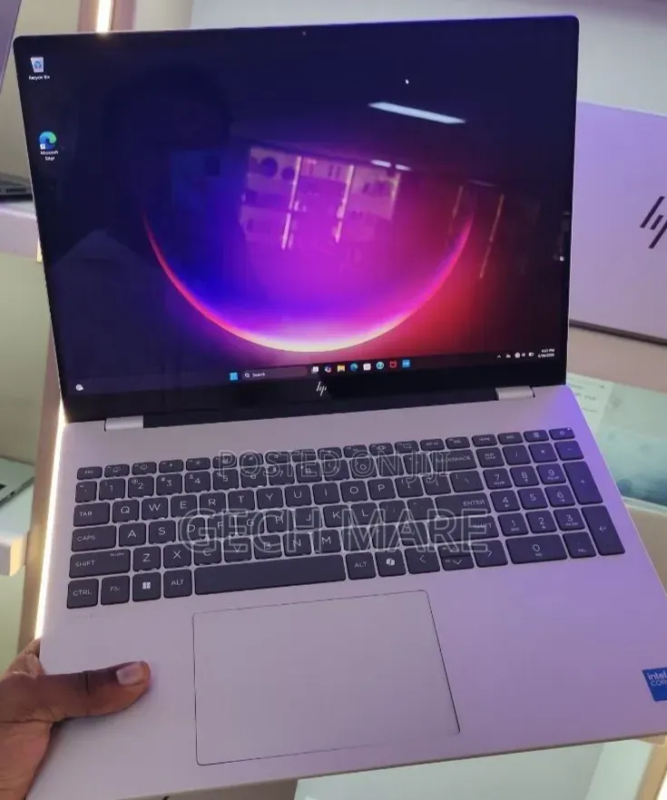 New Laptop HP OmniBook 5 Flip 16GB Intel Core i9 SSD 1T
