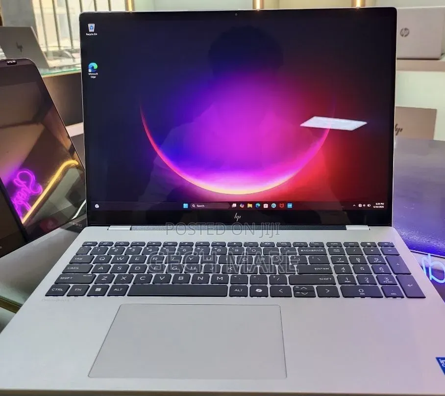 New Laptop HP OmniBook 5 Flip 16GB Intel Core i9 SSD 1T