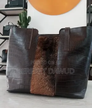 አዲስ የገቡ 100% ሌዘር ቦርሳዎች