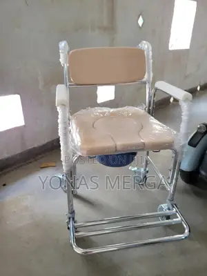 Toilet Wheelchair考翀removable Blue Toilet Pail Underneath.