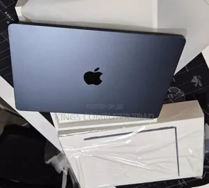 New Laptop Apple MacBook Air 2022 M2 8GB Apple M2 SSD 256GB