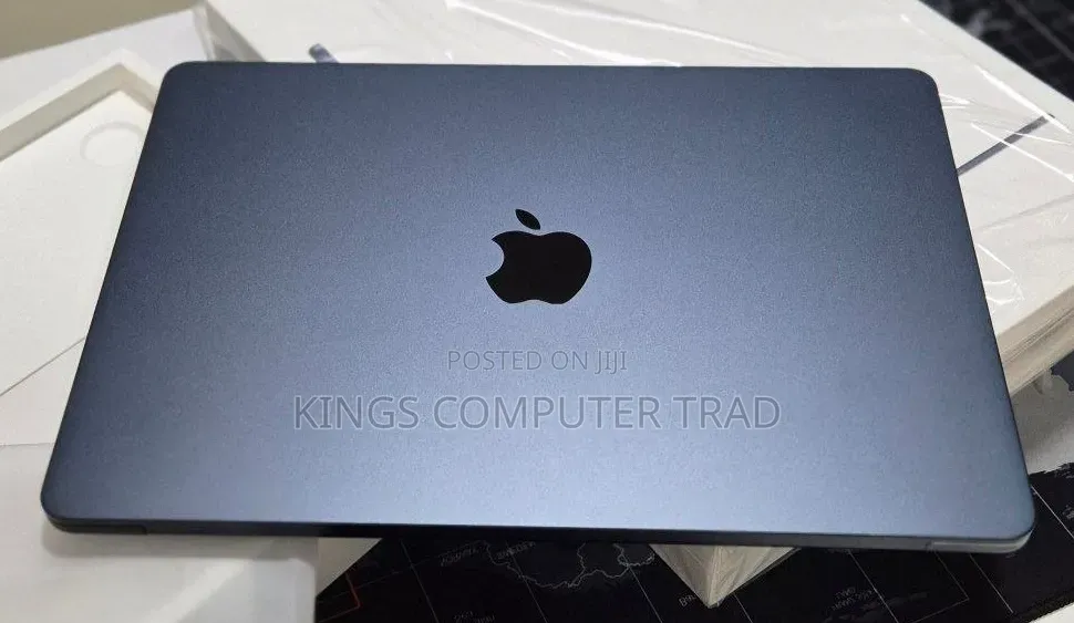 New Laptop Apple MacBook Air 2022 M2 8GB Apple M2 SSD 256GB