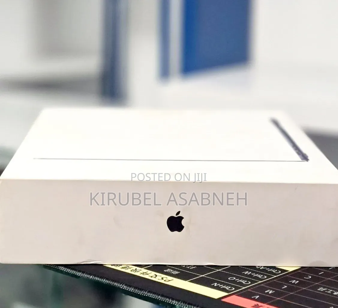 New Laptop Apple MacBook Air 2025 M4 16GB Apple M4 SSD 256GB