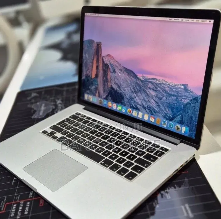 New Laptop Apple MacBook Pro 2015 16GB Intel Core i7 SSD 256GB