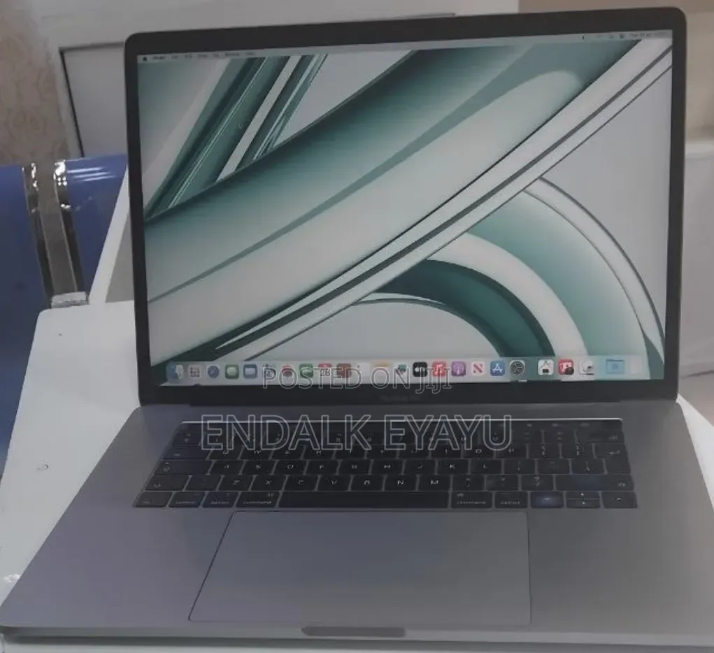 New Laptop Apple MacBook Pro 2017 4GB Intel Core i7 SSD 512GB