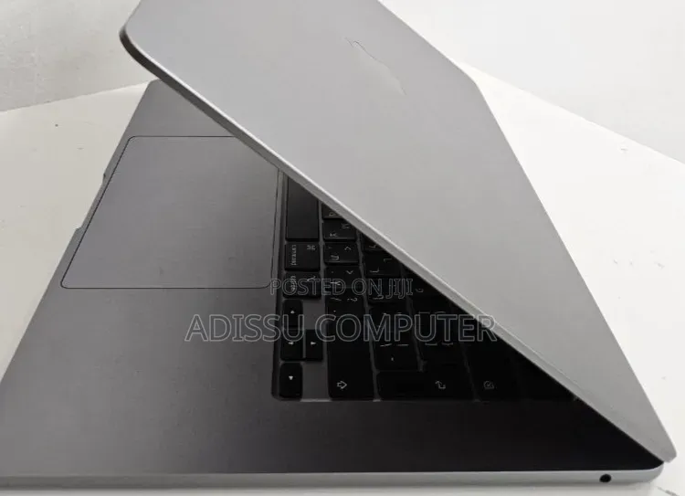 New Laptop Apple MacBook Air 2024 M3 16GB Intel Core M3 SSD 512GB