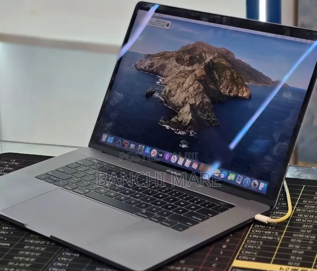 New Laptop Apple MacBook Pro 2018 32GB Intel Core i7 SSD 1T