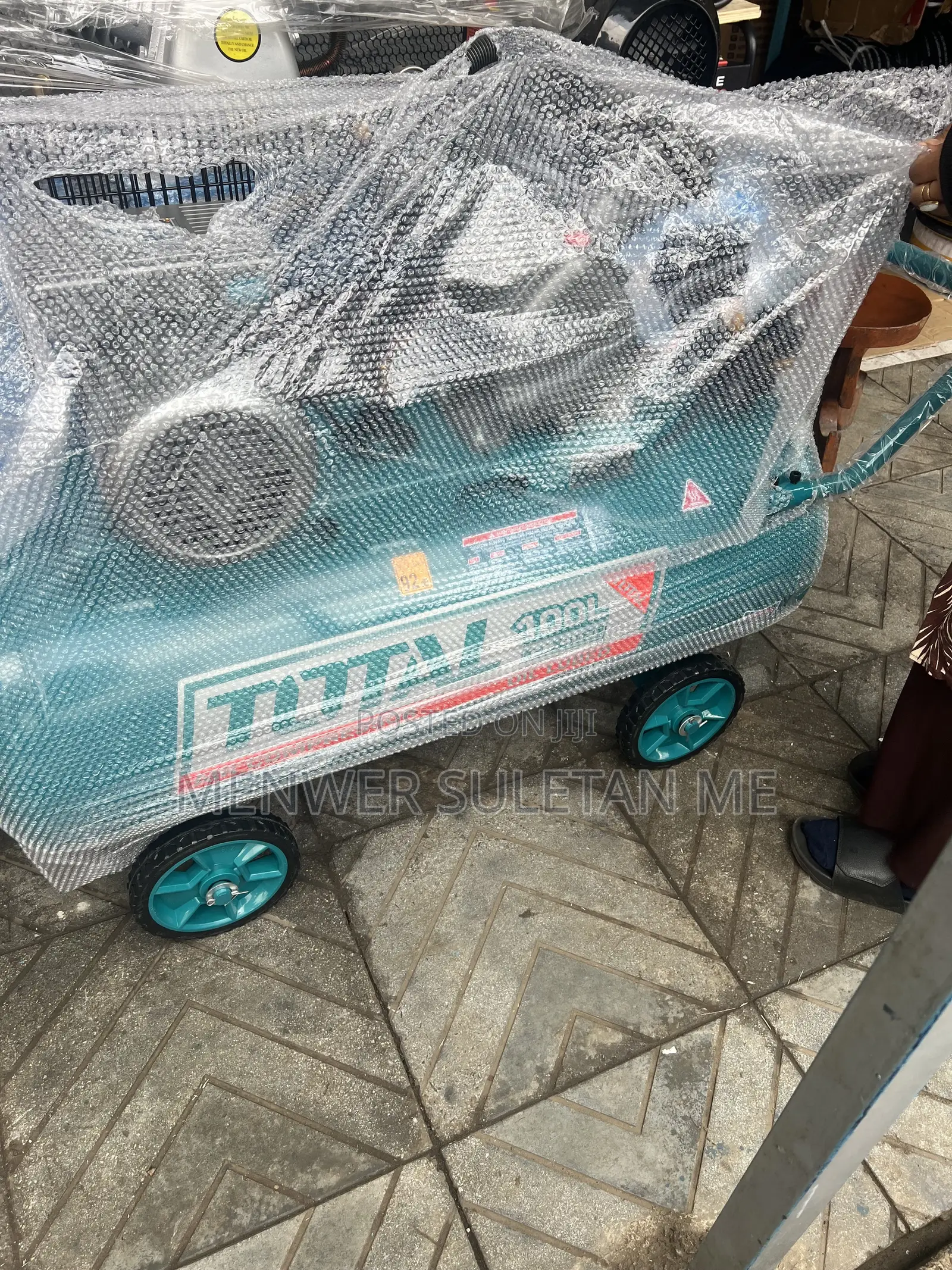 TOTAL 100 Liter Air Compressor