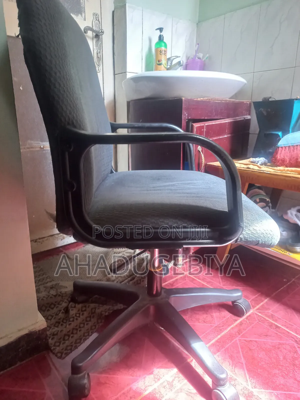 Comfortable Office Chair – Adjustable Good Condition