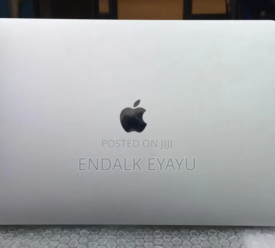 New Laptop Apple MacBook Pro 2018 8GB Intel Core i7 SSD 256GB