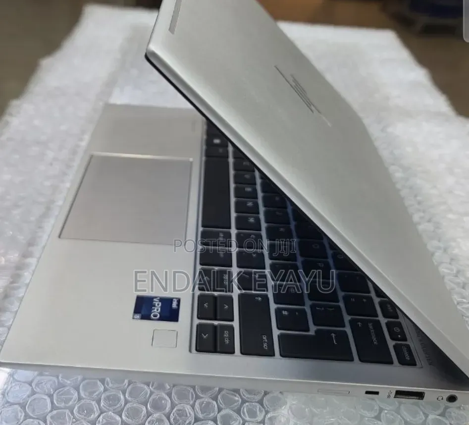 New Laptop HP EliteBook 830 G9 16GB Intel Core i5 SSD 512GB