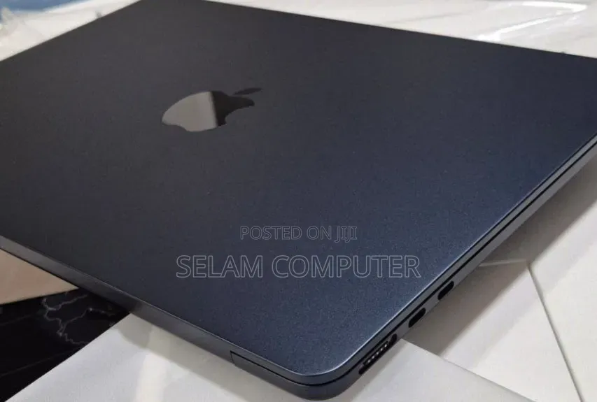 New Laptop Apple MacBook Pro 2022 M2 8GB Apple M2 SSD 256GB