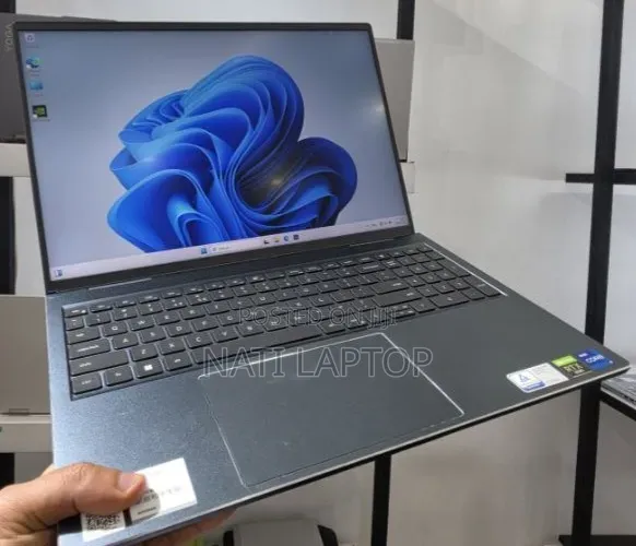New Laptop Dell 16GB Intel Core i7 SSD 512GB