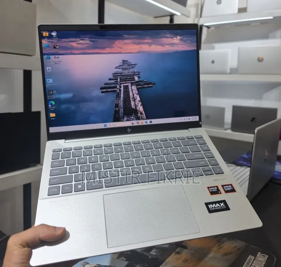 New Laptop HP Pavilion 10 32GB AMD Ryzen 7 SSD 1T