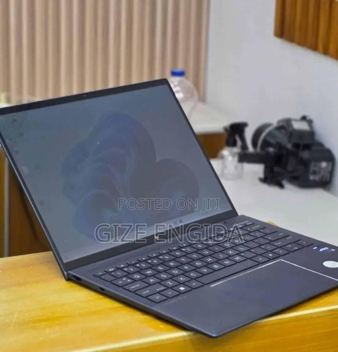 New Laptop HP Dragonfly G3 16GB Intel Core i7 SSD 512GB