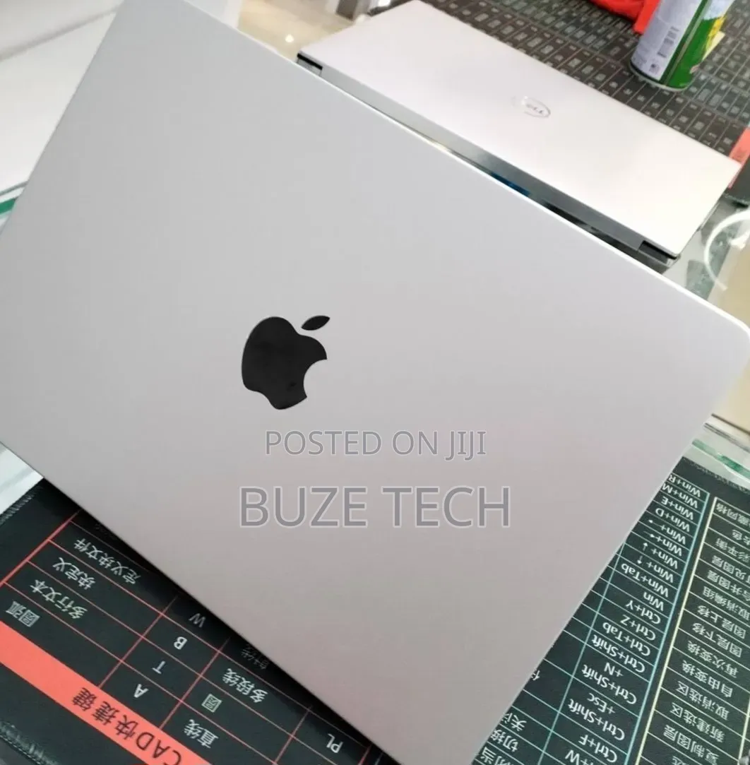 New Laptop Apple MacBook Pro 2025 M5 16GB Apple M5 Pro SSD 512GB