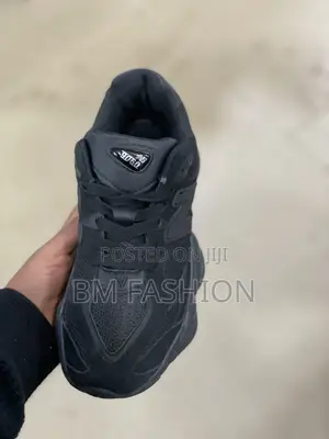 NB 9060 Women’s Black Comfortable Sneakers