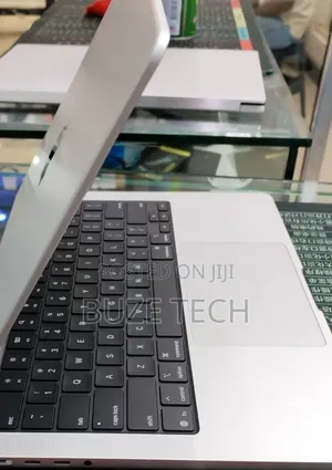 New Laptop Apple MacBook Pro 2025 M5 16GB Apple M5 Pro SSD 512GB