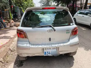 Toyota Vitz 2004 Silver
