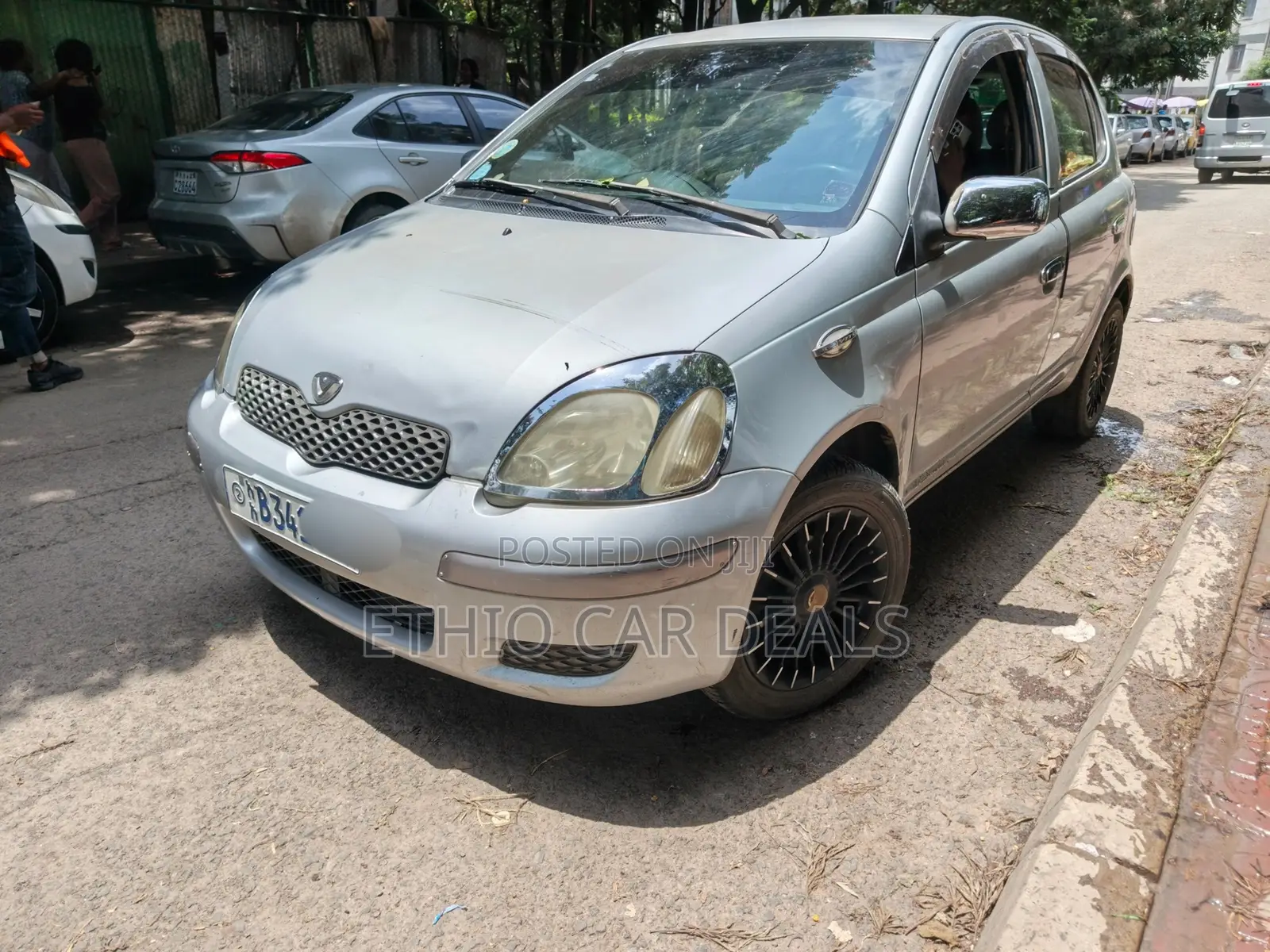 Toyota Vitz 2004 Silver