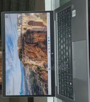 New Laptop HP ZBook Firefly 14 G7 16GB Intel Core i7 SSD 512GB