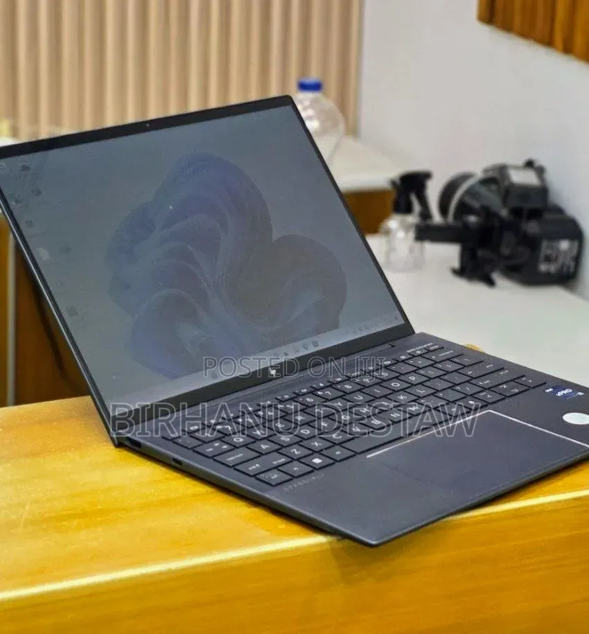 New Laptop HP Dragonfly G3 16GB Intel Core i7 SSD 512GB