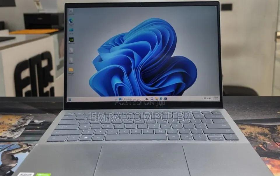 New Laptop Dell 16GB Intel Core i7 SSD 512GB