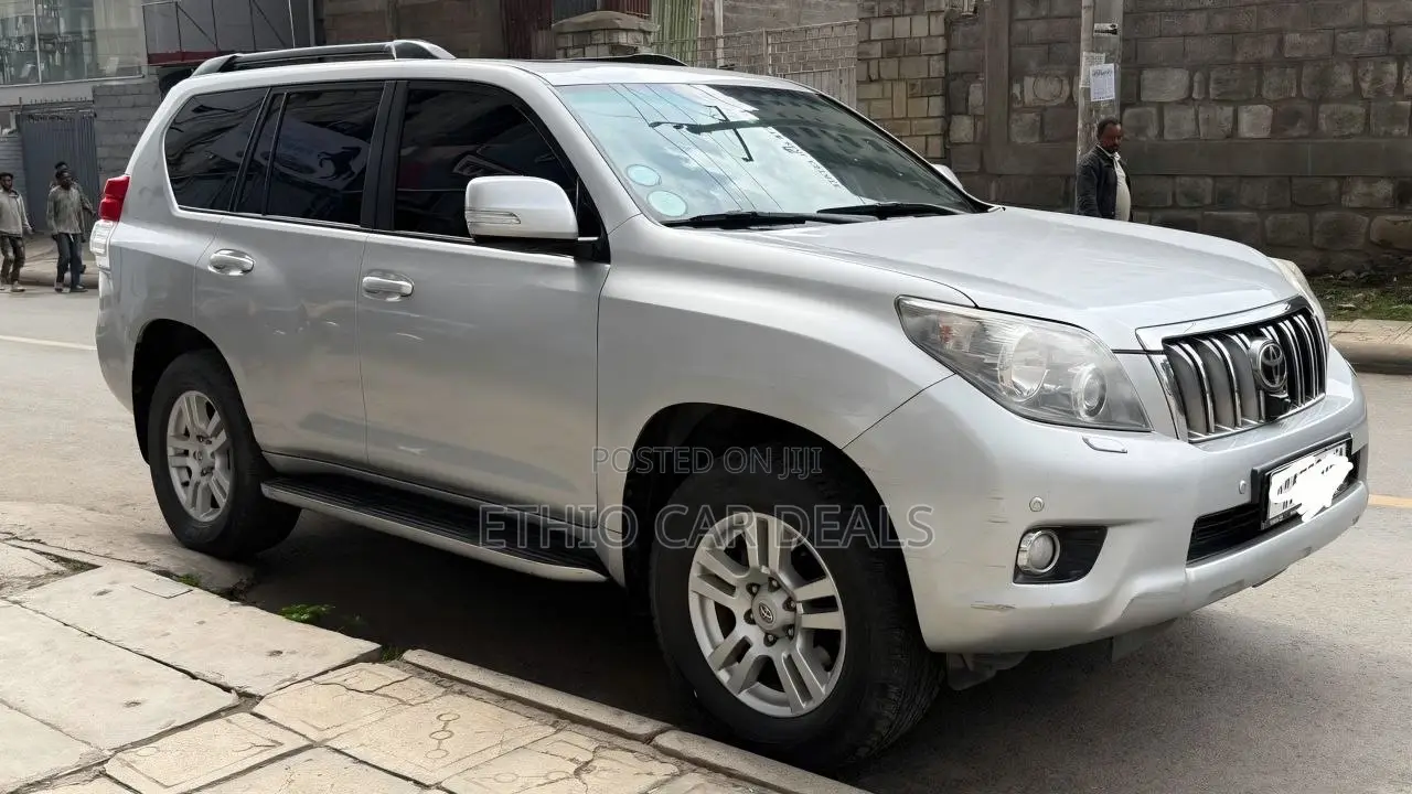Toyota Land Cruiser Prado 2012 Silver