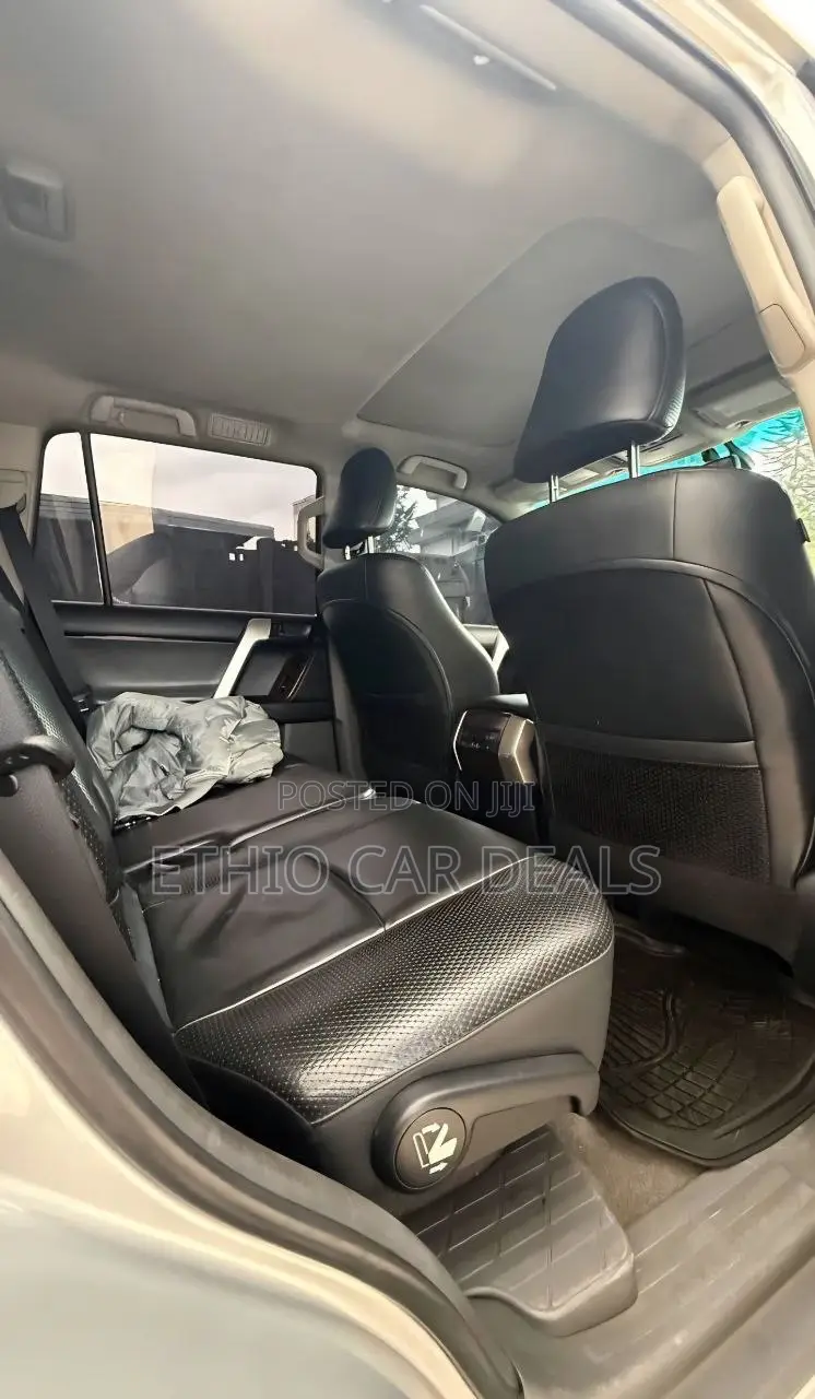 Toyota Land Cruiser Prado 2012 Silver