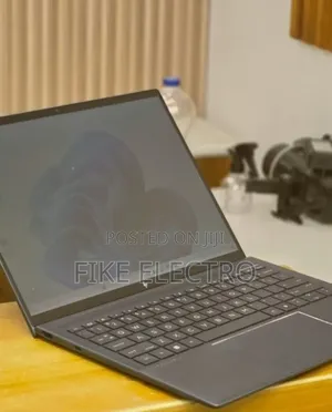 New Laptop HP Dragonfly G3 16GB Intel Core i7 SSD 512GB