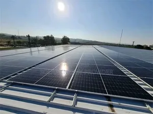 16 Solar Panel Invertor and Lithium Ion Batteries