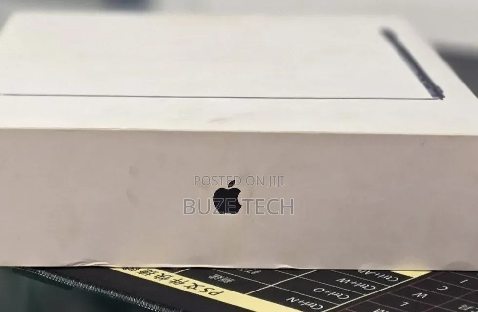 New Laptop Apple MacBook Air 2025 M4 16GB Apple M4 SSD 256GB