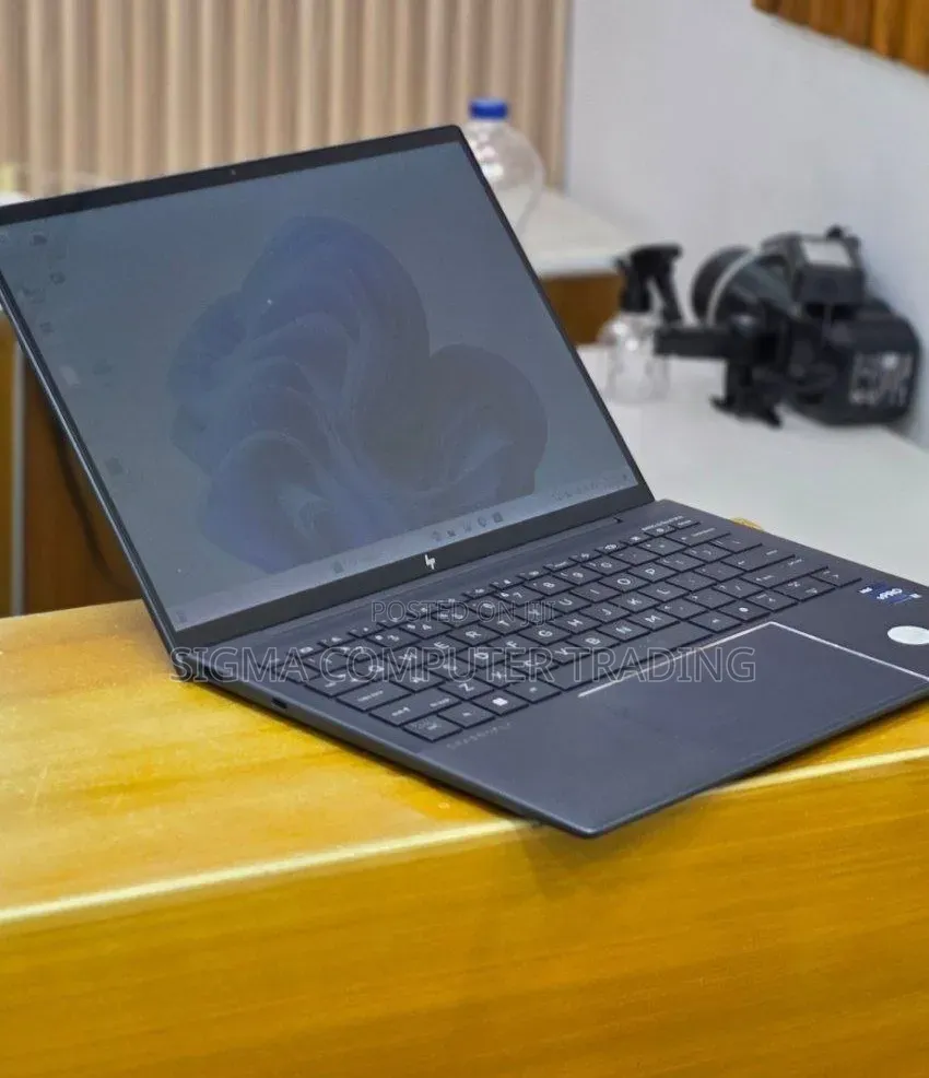 New Laptop HP Dragonfly G3 16GB Intel Core i7 SSD 512GB
