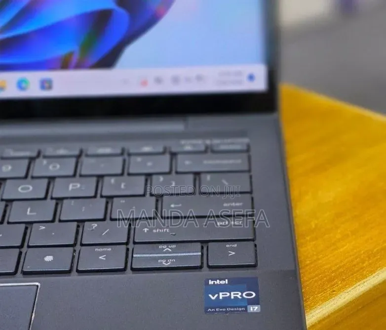 New Laptop HP Dragonfly G3 16GB Intel Core i7 SSD 512GB
