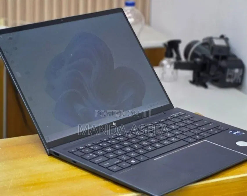 New Laptop HP Dragonfly G3 16GB Intel Core i7 SSD 512GB