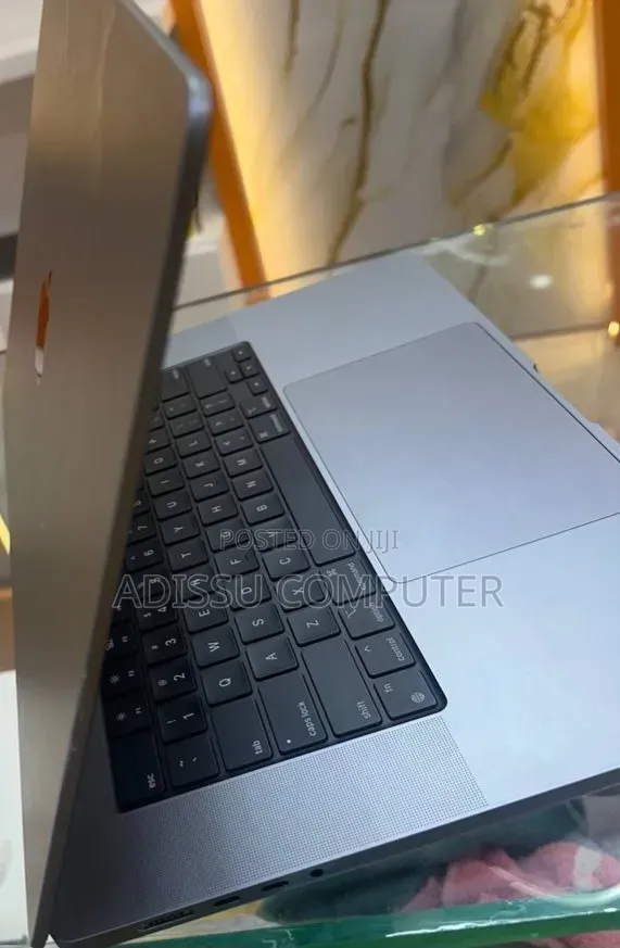 New Laptop Apple MacBook Pro 2019 16GB Apple M1 Pro SSD 512GB
