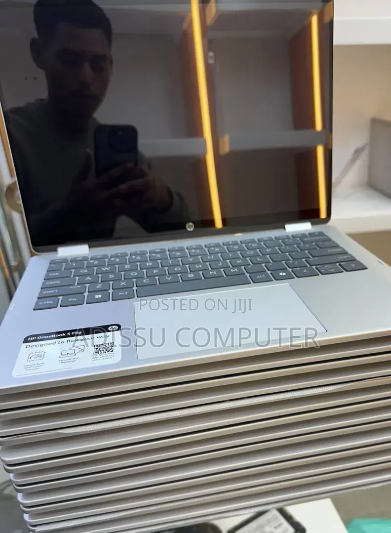 New Laptop HP OmniBook 5 Flip 16GB Intel Core i7 SSD 512GB