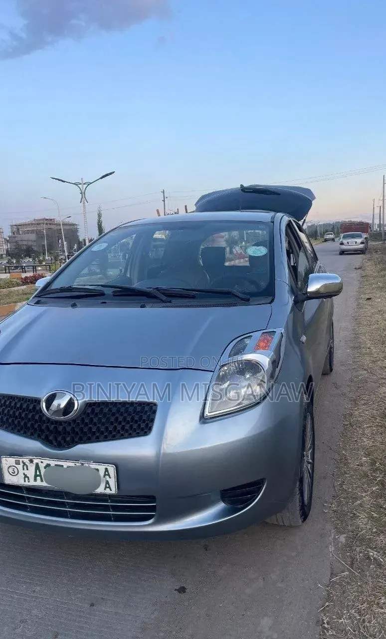 Toyota Yaris 2007 Gray