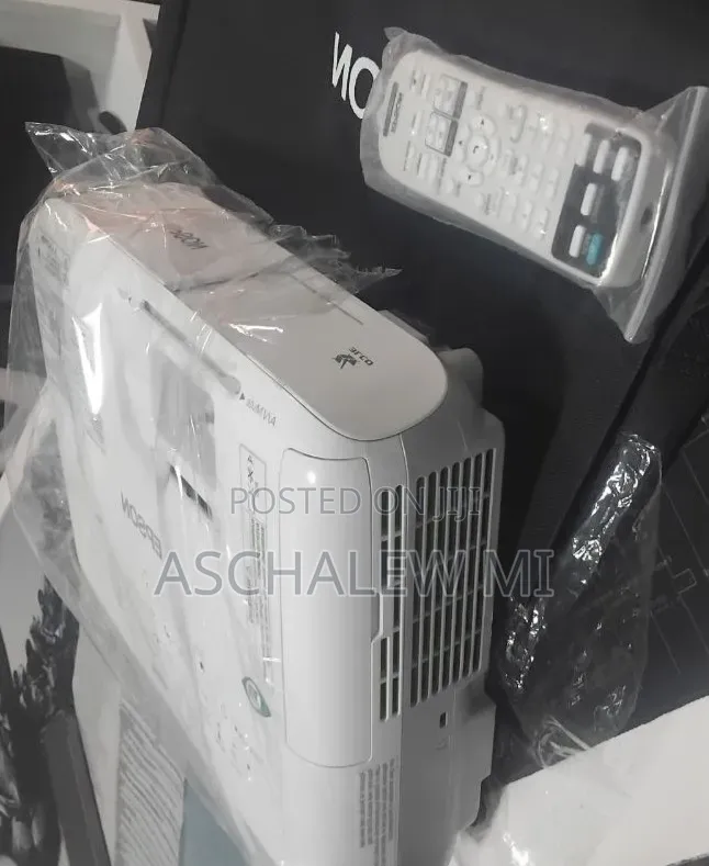 BRAND NEW EPSON Projector 
Has Remote 
Model Name: EB-x39
Hardwar