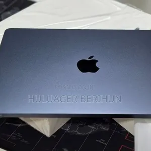 New Laptop Apple MacBook Air 2022 M2 8GB Apple M2 SSD 256GB