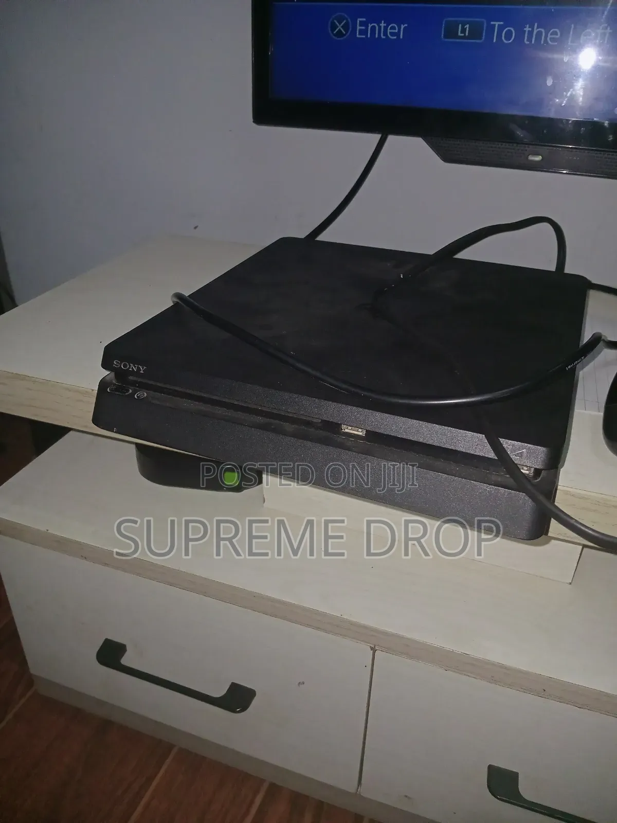 Play Station 4 Slim