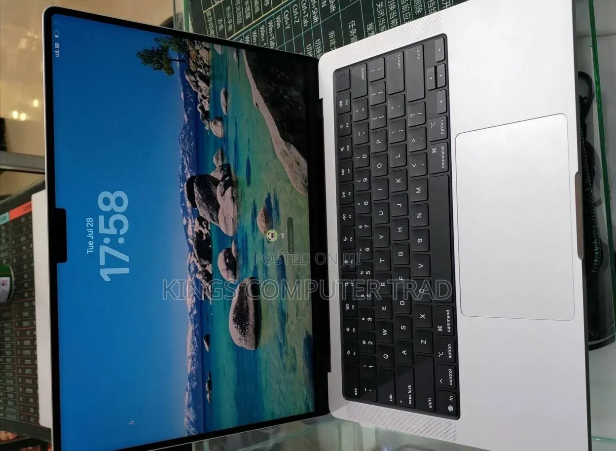 New Laptop Apple MacBook Pro 2025 M5 16GB Apple M5 SSD 512GB
