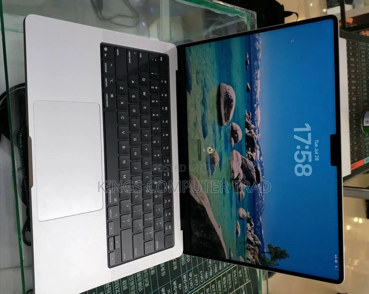 New Laptop Apple MacBook Pro 2025 M5 16GB Apple M5 SSD 512GB