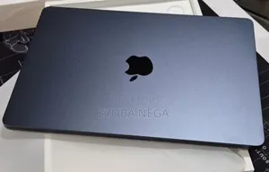 New Laptop Apple MacBook Air 2022 M2 8GB Apple M2 SSD 256GB