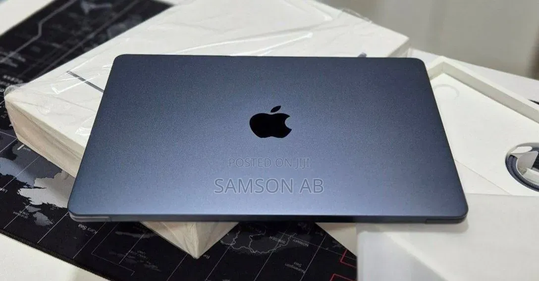 New Laptop Apple MacBook Air 2022 M2 8GB SSD 256GB