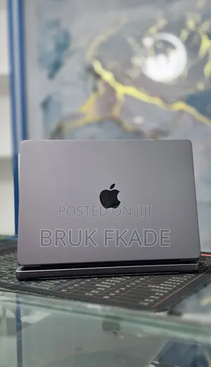 New Laptop Apple MacBook Pro 2021 M1 32GB Apple M1 Pro SSD 512GB