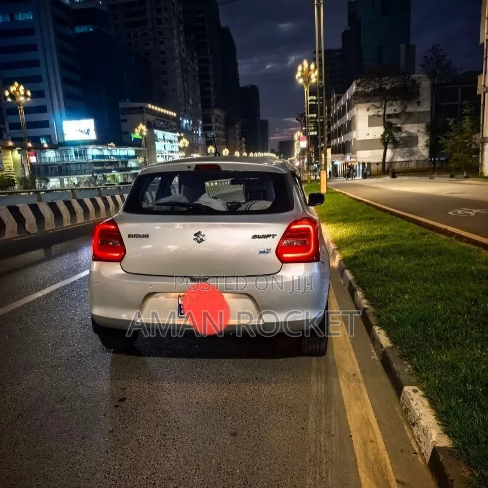 Suzuki Swift 2021 Silver