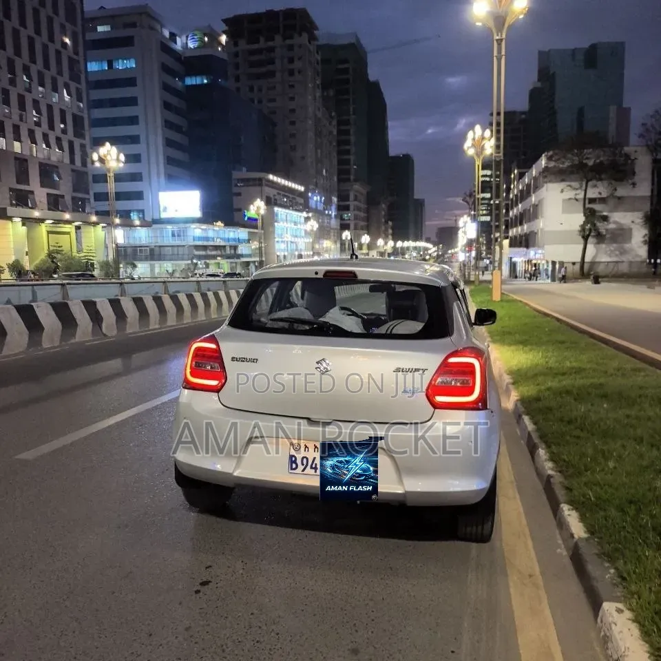 Suzuki Swift 2021 Silver